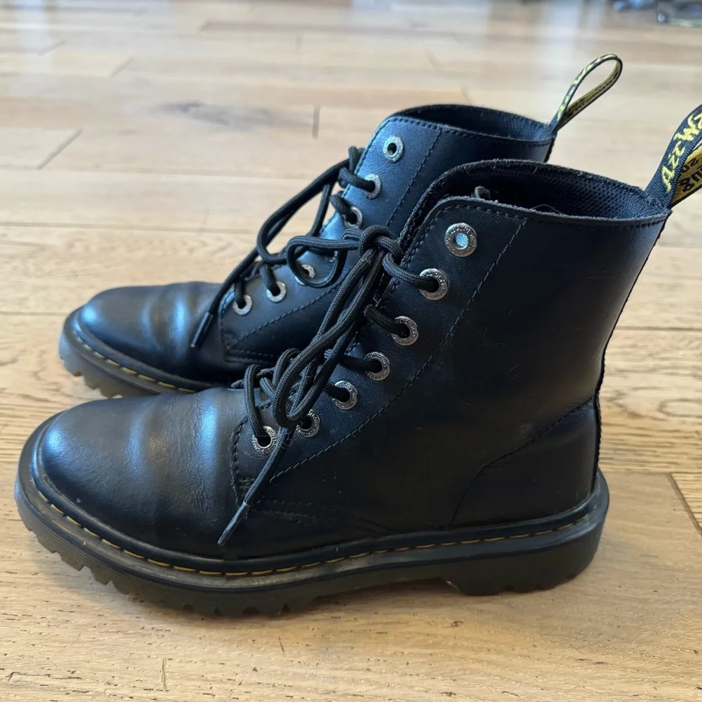 Dr. Martens Luana‎ Boots Black Leather Women’s Size 7